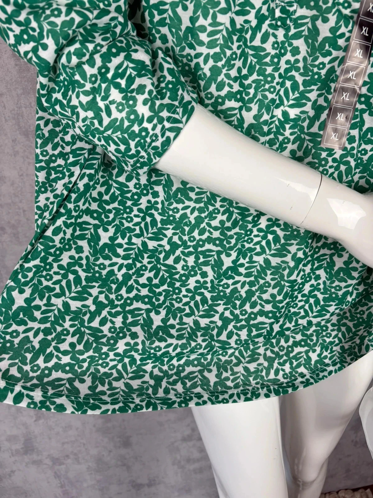 🌸 Green and white patterned blouse Size 42/44 🌸 – photo 3